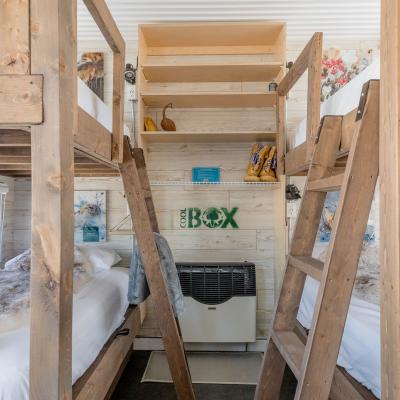 Staywander Chalet Flottant Mwak Interieur Inside Mwakw Floating Cabin 2