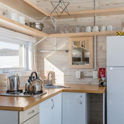 Staywander Chalet Flottant Mwak Interieur Inside Mwakw Floating Cabin